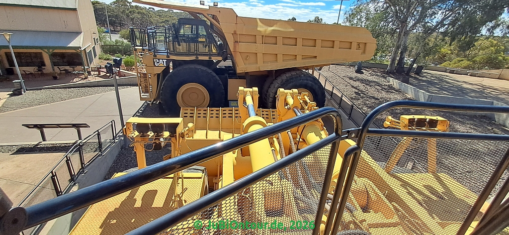 Vergrößern 20260507_24loader.jpg